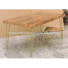 Table de salle à manger industrielle à manche en laiton en mangue en bois et pieds en métal